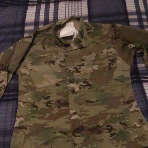 Medium regular military combat top, never worn.